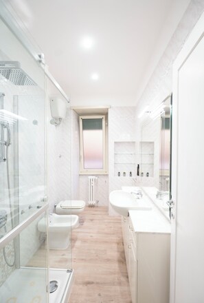 Apartment | Bathroom - Lovely Apartment In Hip And Vibrant Pigneto (Rome)