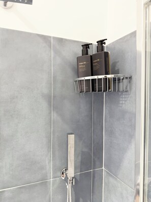 Apartment | Bathroom | Towels - Lovely Design Apartment With Balcony  (Rome)