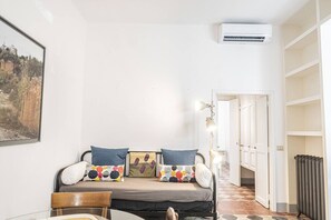 Honeymoon Apartment | Living area