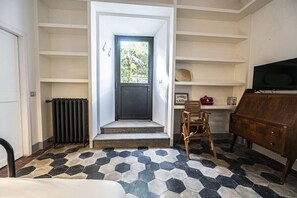 Honeymoon Apartment | Living area