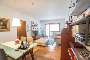 Apartment | Living area | 40-cm TV with digital channels - Luminous 2Br Family Apartment In Residential Area (Rome)