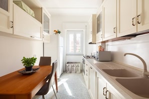 Private kitchen - Luminous Family Apt With Balcony By St Peter'S (Rome)