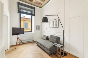 Charm and Style 1 BR Apartment by the Spanish Steps (Via della Fontanella Borghese 28) | Living area - Spanish Steps Apartments (Rome)