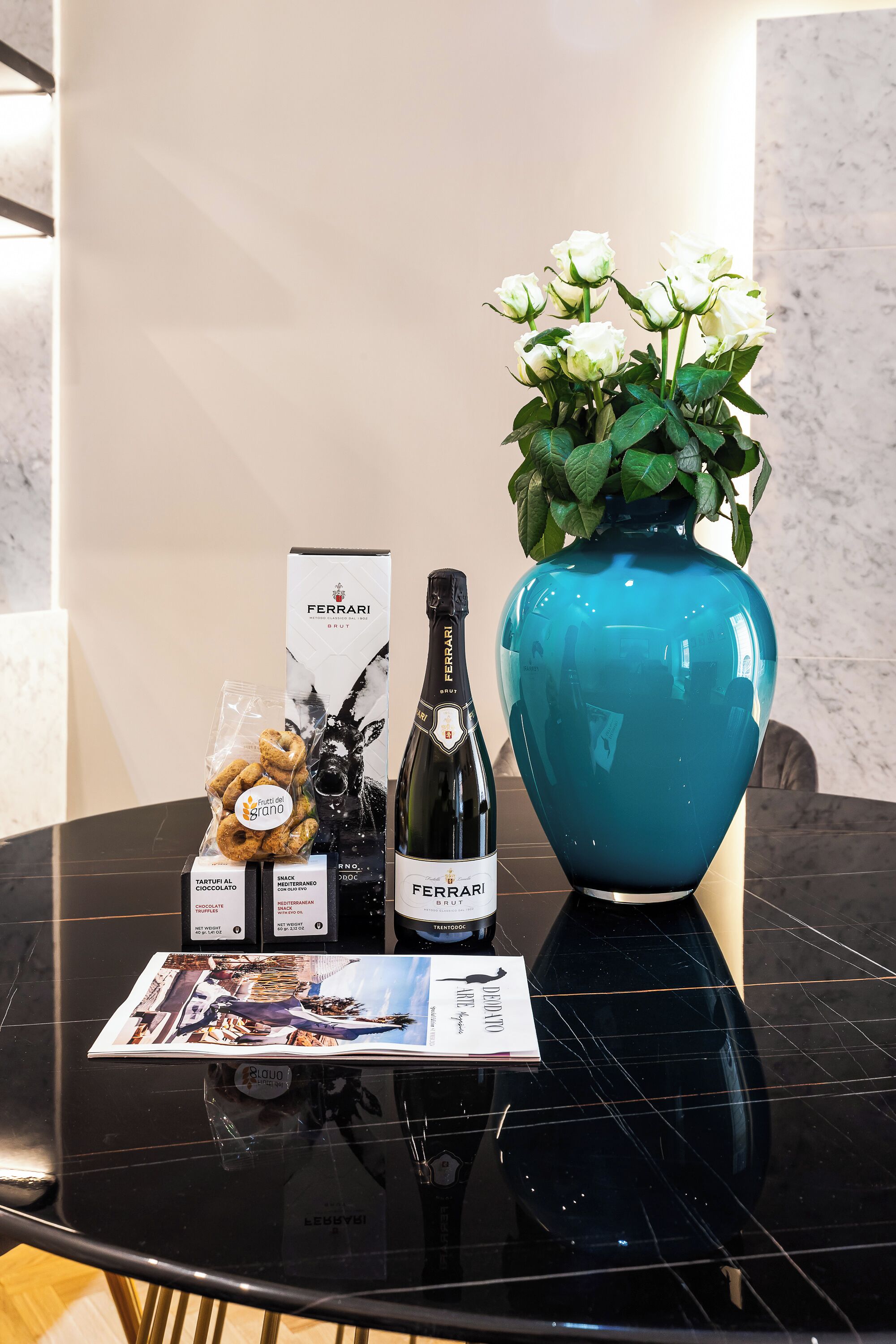 Spanish Steps Modern Gem 1BR (Via della Vite 23) | Wohnbereich