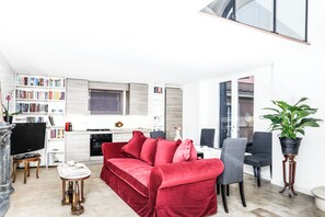 Your Prestigious Penthouse at the Spanish Steps (Via del Babuino 51) | Living area - Spanish Steps Apartments (Rome)