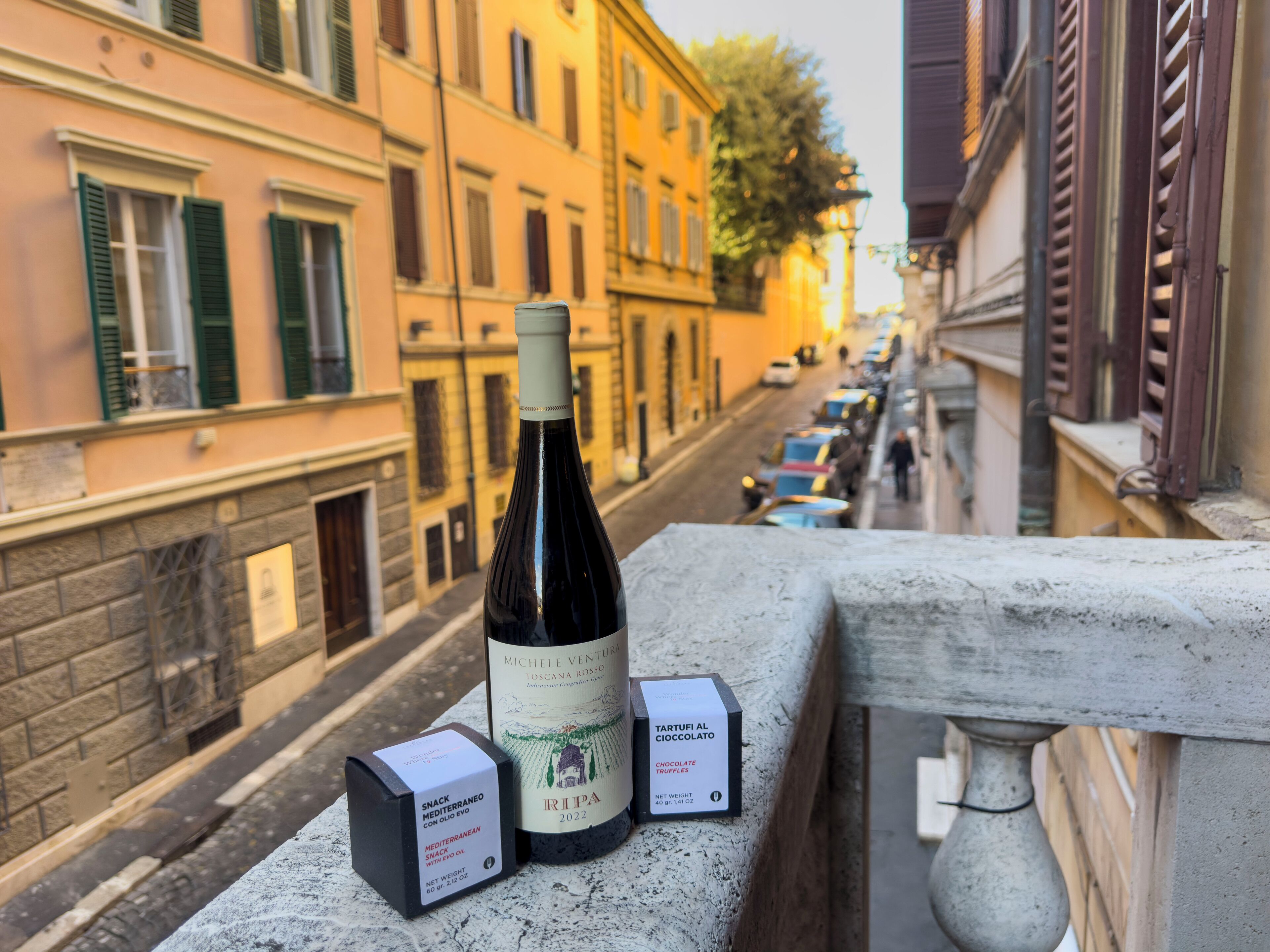 Spanish Steps Romantic Nest with Balcony (Via Gregoriana 46) | Terrazza/patio