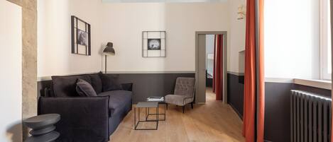 Stunning Rose Trastevere Apartment (Piazza di S. Apollonia 14) | Living area