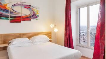 Termini Station Lightsome 3BR Apartment (Piazzale Tiburtino 28) | Dihias secara berasingan, dilengkapkan perabot secara berasingan