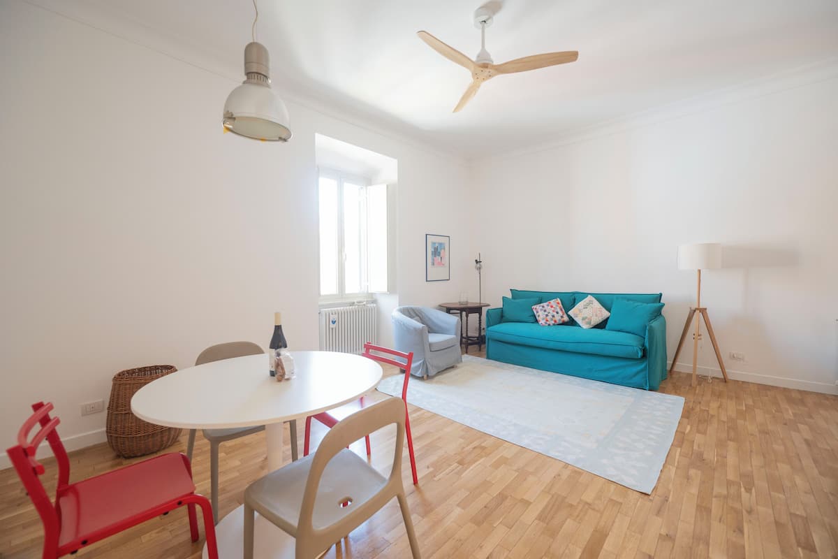 Bright and Lovely Apartment in San Lorenzo (Via degli Equi 60) | 客廳