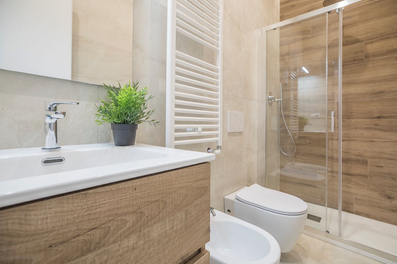 Barbra Suite (Lungotevere Testaccio 20) | Badezimmer | Dusche, Handtücher