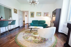 Testaccio Luminous and Large Apartment (Lungotevere Testaccio 30) | Living area - Testaccio  Apartments (Rome)