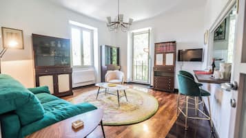 Testaccio Luminous and Large Apartment (Lungotevere Testaccio 30) | Wohnbereich