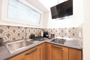 Apartment | Private kitchen - Trastevere Lovely 2 Br Apartment (Rome)