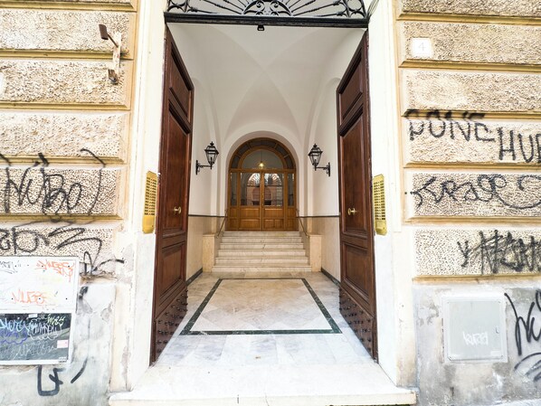 Front of property - Trastevere Lovely 2 Br Apartment (Rome)