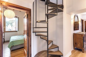 Apartamento | 4 quartos, Wi-Fi de cortesia, roupa de cama