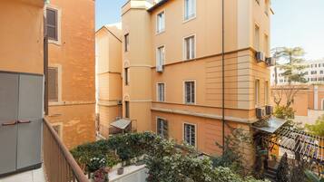 Apartment | Terrace/patio