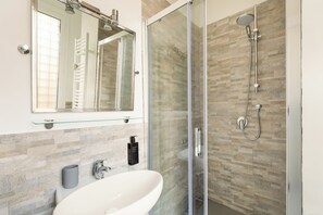 Apartment | Bathroom | Towels