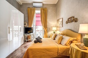 2 bedrooms, iron/ironing board, free WiFi, bed sheets - Wonderful Apartment With Balcony In Piazza Margana (Rome)