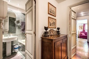 Apartment | Bathroom | Towels - Wonderful Apartment With Balcony In Piazza Margana (Rome)