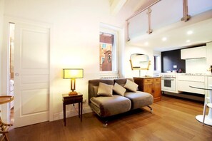 32-inch flat-screen TV with digital channels, TV