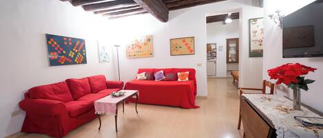 One Bedroom Family Retreat Near Campo de Fiori (Via dei Banchi Vecchi 134) | Wohnbereich
