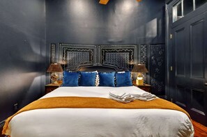 5 bedrooms, desk, iron/ironing board, travel crib