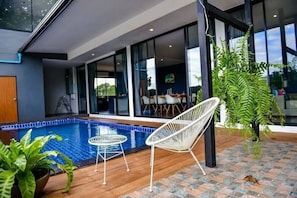 Vila família, vista para a montanha | Área de estar | TV de tela plana