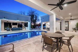 Outdoor dining - Top-Notch Villa in Central Scottsdale (Scottsdale)