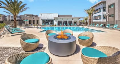 Landing | Stylish 2BD, Pool, Rooftop Lounge