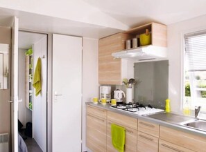 冷蔵庫、電子レンジ、コンロ