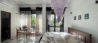 Spacious 5-bedroom condo with WiFi, AC in enchanting Mirissa