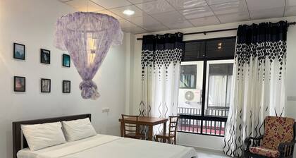 Charming 1-bedroom apartment with WiFi, AC in lovely Mirissa