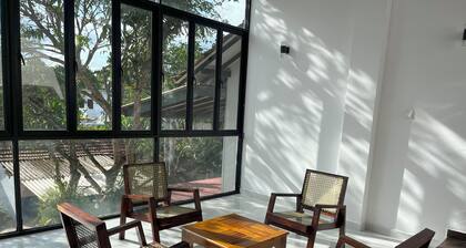 Charming 1-bedroom apartment with WiFi, AC in lovely Mirissa