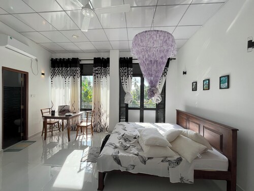 Cozy apartment in peaceful Mirissa with WiFi, AC