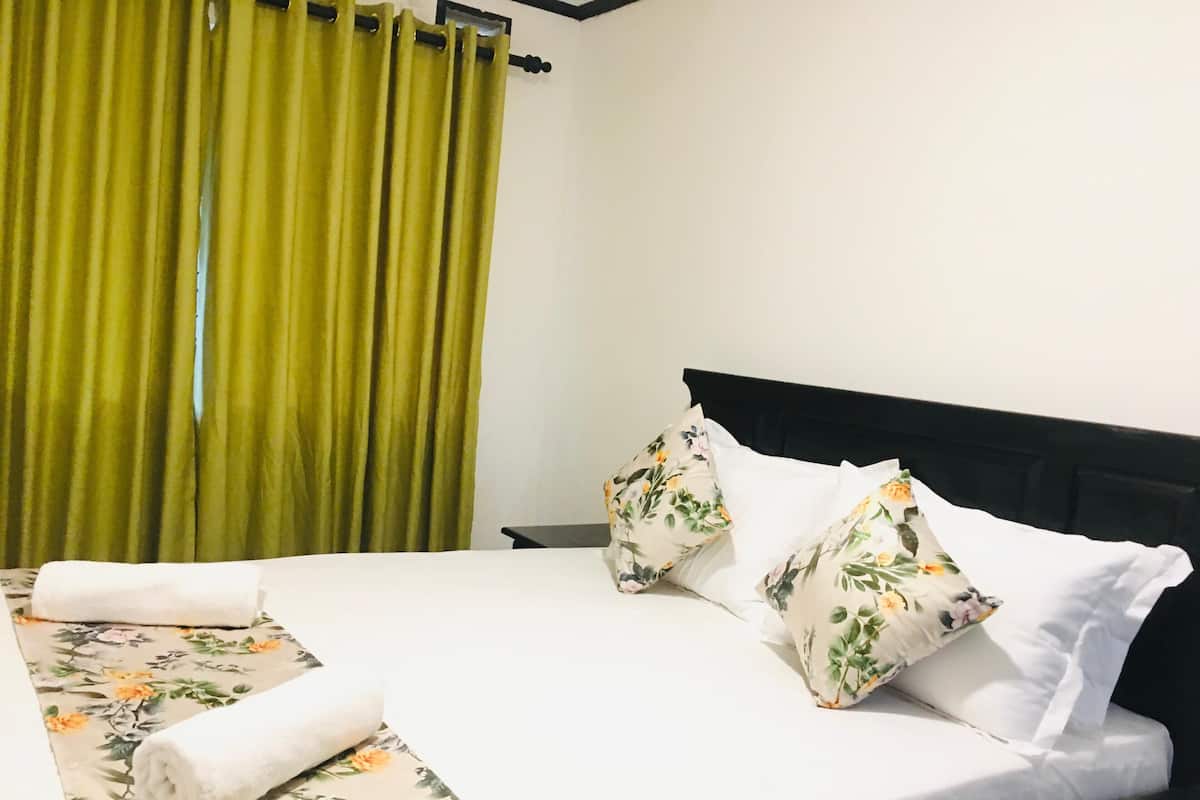Standard Double Room, Mountain View | WiFi (surcharge), bed sheets
