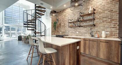 Designer Loft in Fulton Market with Parking