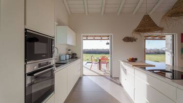 Signature Villa, 4 Bedrooms, Non Smoking, Private Pool | Private kitchen | Electric kettle, toaster