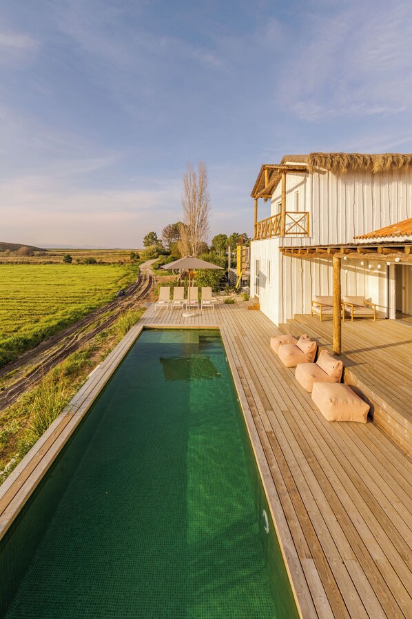 Outdoor pool, sun loungers - Casa Terracotta (Alcacer do Sal)