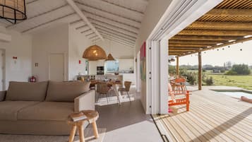 Signature Villa, 4 Bedrooms, Non Smoking, Private Pool | Living area