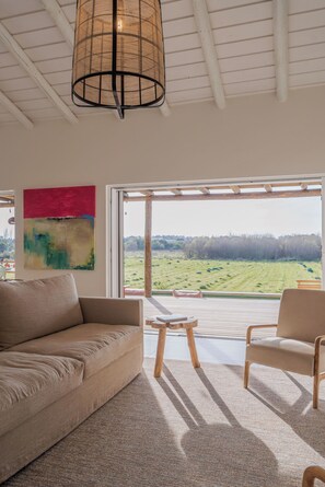 Villa Signature, 4 chambres, non-fumeur, piscine privée | Aire de séjour | Téléviseur à écran plat