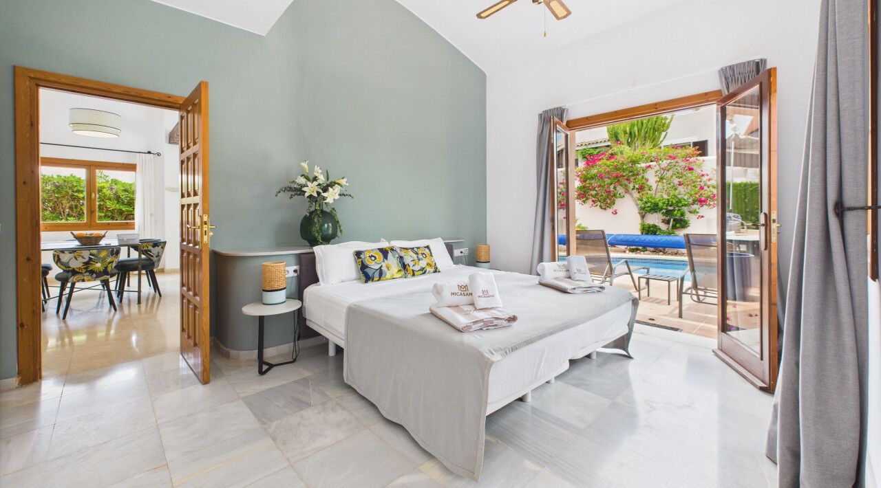 3 slaapkamers, een strijkplank/strijkijzer, reisbedje, wifi