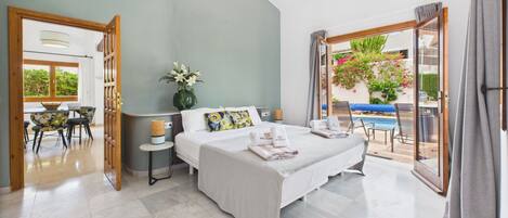 3 makuuhuonetta, silitysrauta/-lauta, vauvan matkasänky, Wi-Fi