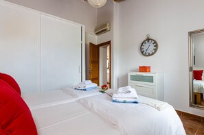 2 soverom, strykejern/-brett, reiseseng for barn og wi-fi (inkludert)