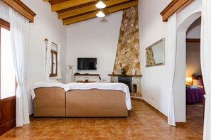 2 habitaciones, tabla de planchar con plancha y cuna de viaje 