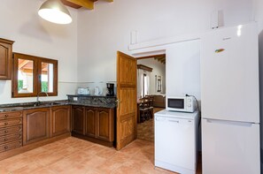 Fridge, microwave, oven, dishwasher - YourHouse Can Grau Petit (Sencelles)