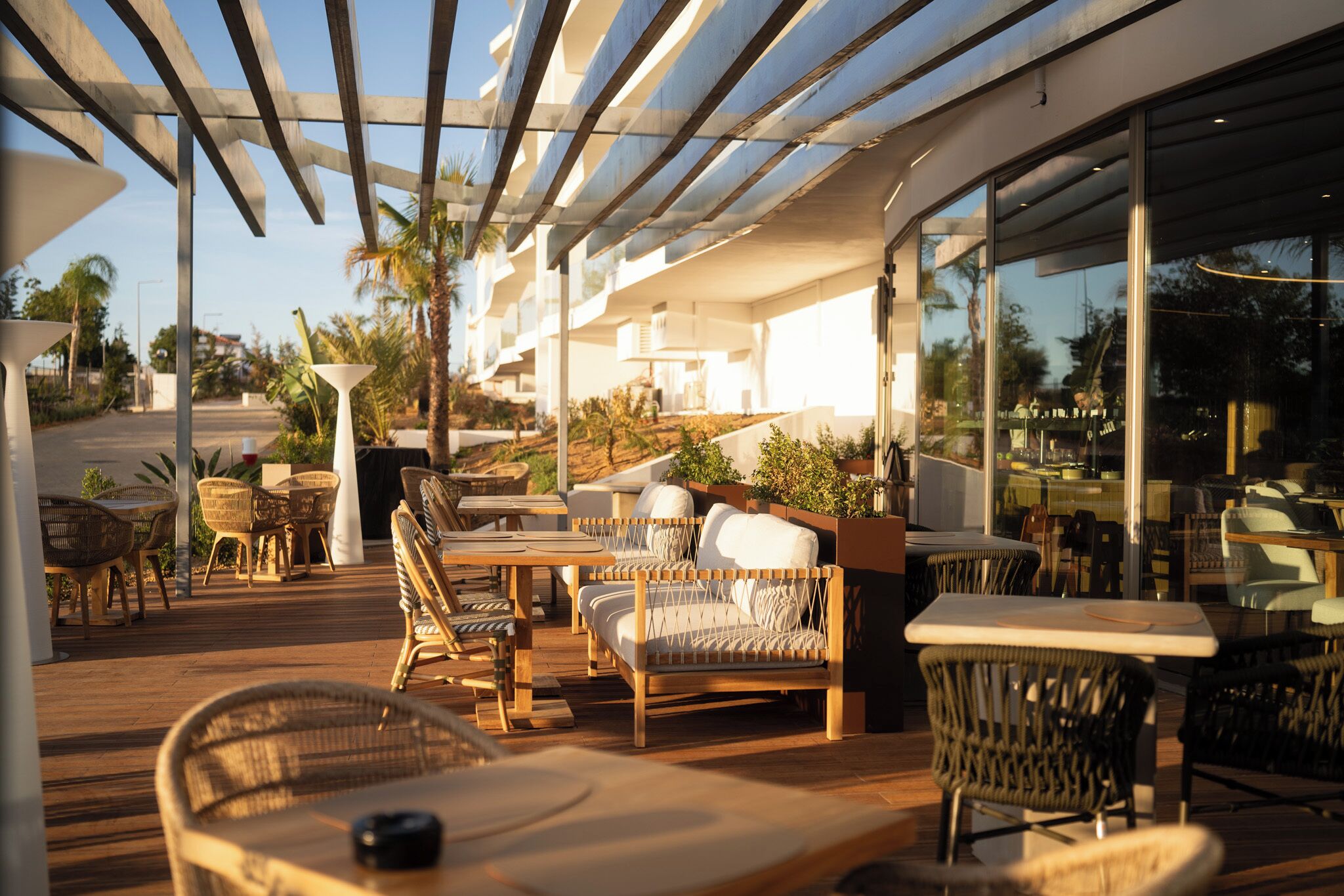 Bao gồm bữa sáng đầy đủ hàng ngày 