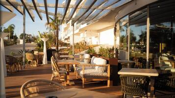 Free daily full breakfast