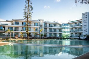 2 outdoor pools, open 8:00 AM to 8:00 PM, pool umbrellas, pool loungers - Castelo Suites Hotel (Albufeira)