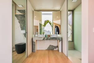 Exclusive Suite Terrace Garden | Banheiro | Produtos de toalete grátis, secador de cabelo, toalhas de banho 
