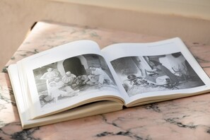 Unclassified image, 4 of 80, button